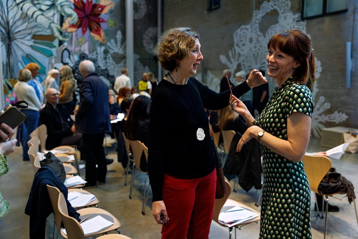 Grannen Gloria Morales de los Rios de Almeida lyssnade på Lina Wolffs uppläsning på Skissernas museum i Lund.